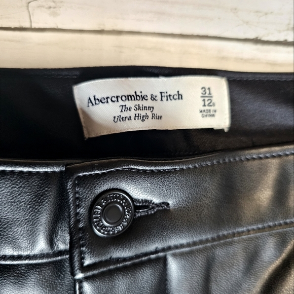 Abercrombie & Fitch Ultra High Rise Skinny Vegan Faux Leather Pants Soft - Picture 10 of 12